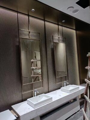 Lưới kim loại kiến ​​trúc Đánh bóng theo chiều rộng tùy chỉnh Hoàn hảo cho tấm ốp mặt tiền Tường nội thất và Tấm trần